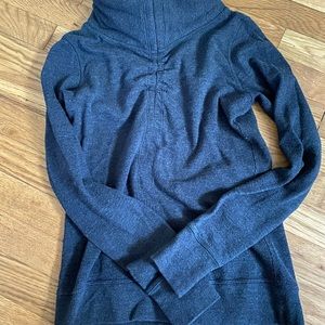 Lululemon “In a Cinch” sweater sz 4 reversible